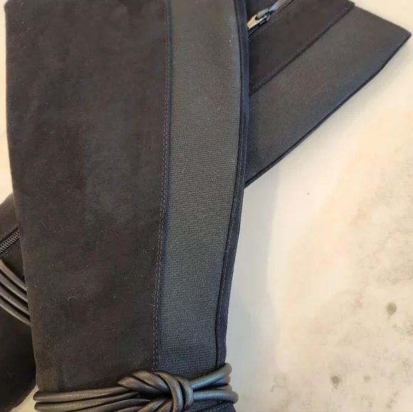 Black knee-high block heel boots! Barely worn. - Picture 6 of 15